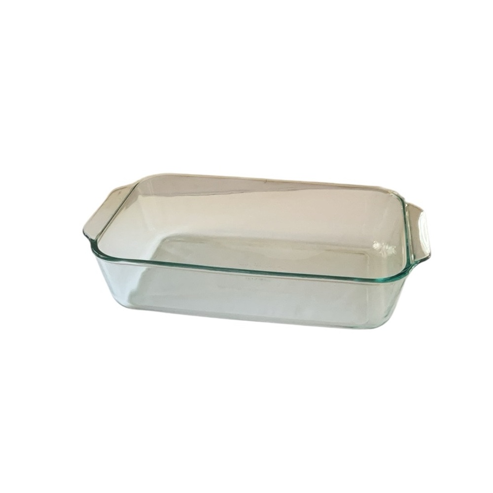 Pyrex Clear Glass Deep Baking Dish in excellent preowned condition